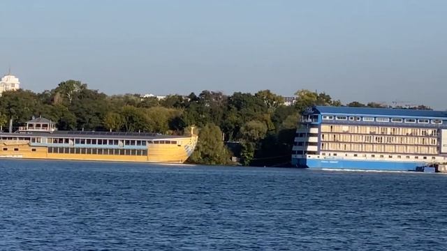 Ukraine Kiev, water walk along the Dnieper смотреть онлайн