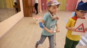 Инсценировка по ПДД "Правила дорожные - всем нам знать положено!"