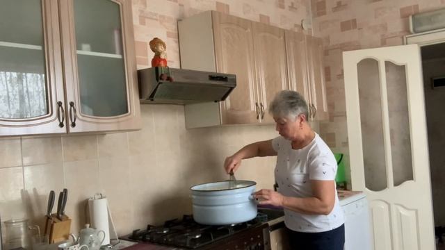 Что «творила» полдня на кухне…// смотреть онлайн