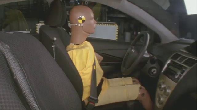 2007 Toyota Yaris side IIHS crash test смотреть онлайн