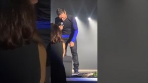 Юра Шатунов общается с поклонниками