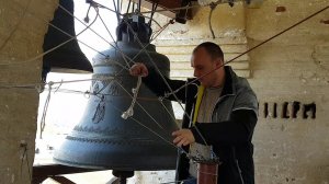 Звонарь Василий Садовников на звоннице Борисоглебского монастыря 05.05.2019