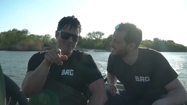 Обзор: алюминиевые лодки BRO 4.2 консольные на воде! Тестируем под мотором 9.9 и 30 сил!
