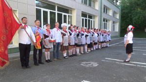 ЛУЧШЕЕ ПОЗДРАВЛЕНИЕ РОДИТЕЛЕЙ ДЛЯ ВЫПУСКНИКОВ 2019. КЛИП НА ВЫПУСКНОЙ. У НАС БЫЛО ДЕТСТВО!