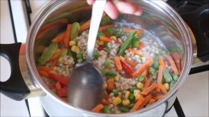 Зелёная гречка с овощами — видео рецепт. Вкусное и постное блюдо из зеленой гречки.