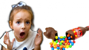 Селена и кукла устроили шоколадный челледж