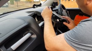 Kia Sportage CD Radio Removal