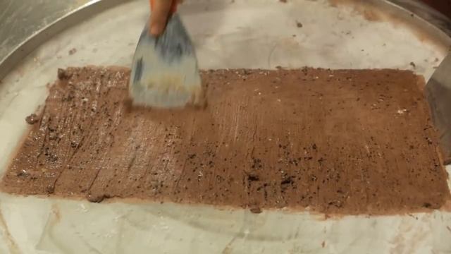 Уличная еда Бангкока-идеальное тайское мороженое ROLLS Oreo Chocolate Brownie