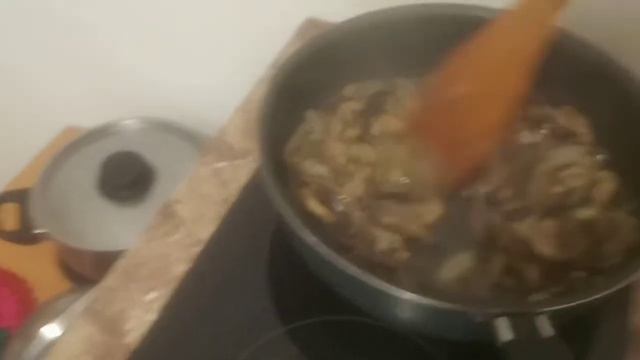 Жарю картофан с шампиньонами / THIS IS POVAR смотреть онлайн