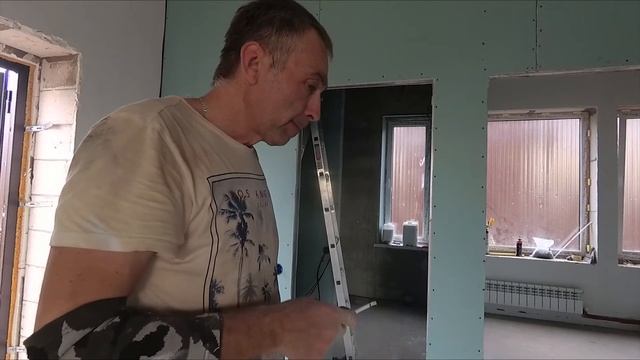 Закладная под лестницей для натяжного потолка
