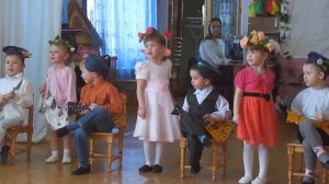 Малыши поют частушки на 8 марта. "Ярославские робята".