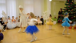 Танец Гимнасток на канате Новогодний утренник в средней группе