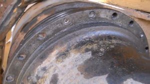 Экскаватор JCB высверливание болтов в бортовой передаче