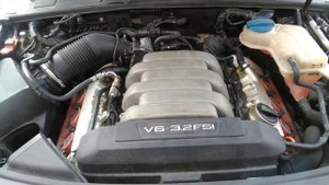 Стук двигателя Ауди Audi a6 c6 3.2 в чем причина стука,кто знает???