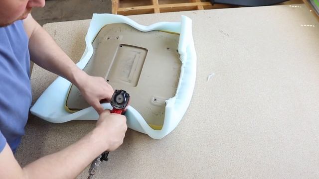 Перетяжка кресла своими руками.