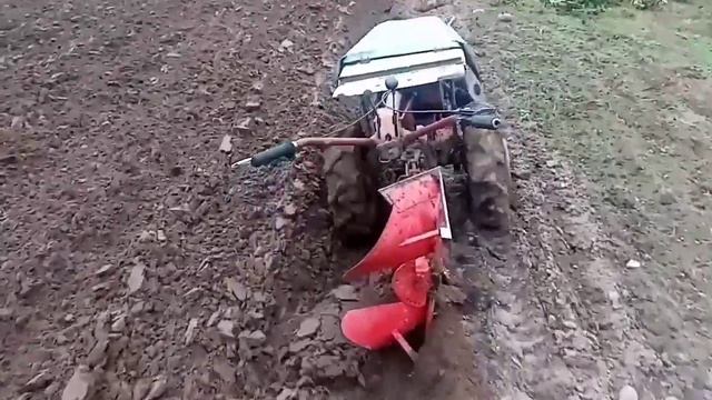 Вспашка оборотный плугом ВРМЗ с мотоблоком МТЗ смотреть онлайн