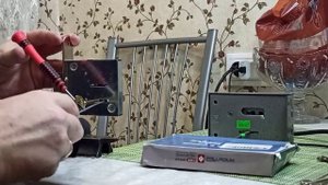 Открытие сувальдного замка крючком.