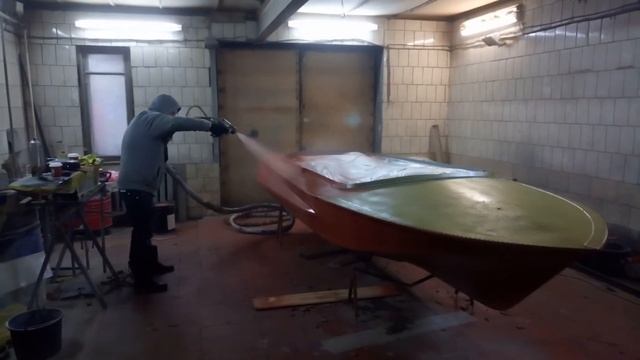 Защита корпуса лодки полимочевиной