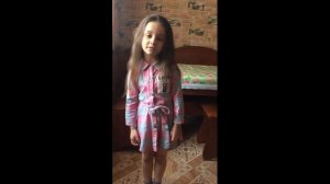 Вау,супер ! Стих Мама спит она устала Отлично рассказывает Полинка стишок  Смотрим до конца