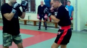 Уклон, боковой удар в печень - крюк в голову