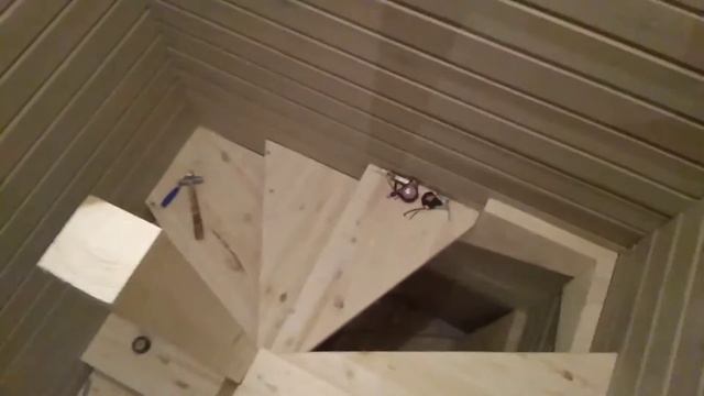 Как сделать деревянную винтовую лестницу своими руками