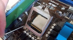 как закрыть процессор интел intel на материнской плате