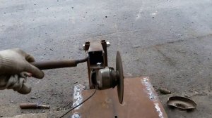 Отрезной станок по металлу своими руками за 40 мин.Homemade cutting machine for metal.