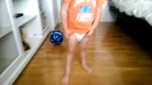 Влог. Игры с мячом дома с маленьким ребенком. Игра с папой. Папины будни