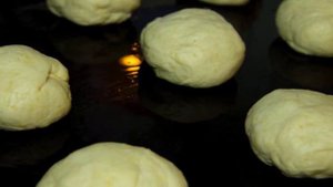 Картофельные булочки с кунжутом