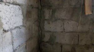 Заложил кирпичом дыру в стене гаража