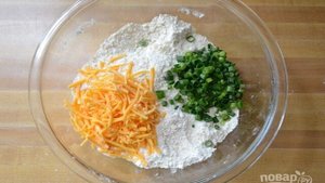 Уголки с сыром и зеленым луком