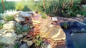 Альпийская горка с водопадом.