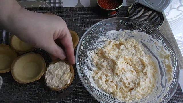 Тарталетки со шпротами и красной икрой.Начинка для тарталеток Салаты на праздничный новогодний стол