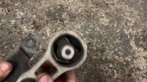 Замена нижней опоры двигателя FORD B-MAX