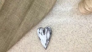 Декор для сада из старого ржавого ведра.