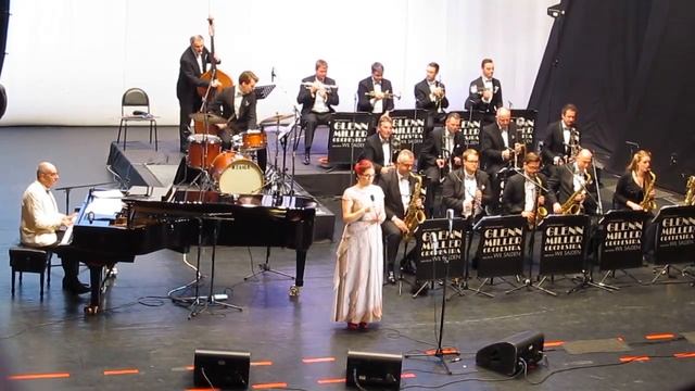 1. Эллен Блик. "Jukebox Saturday Night". Оркестр Глена Миллера. смотреть онлайн