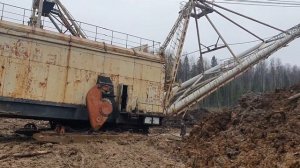 Шагающий экскаватор, вылазим из болота!