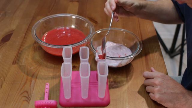 How to Make Frozen Yogurt Popsicles - Easy Strawberry Frozen Yogurt Pops Recipe смотреть онлайн