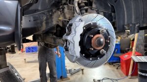 Установка усиленной тормозной системы на Toyota Land Cruiser 200