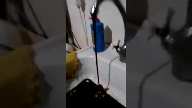 Вот такая вода бежит из крана в Светлограде смотреть онлайн