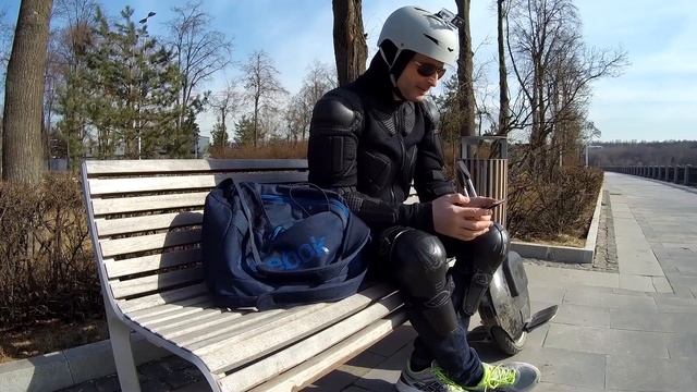 Заехал на моноколесе в Лужники смотреть онлайн