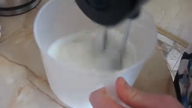 Заварные пирожные с белково-масляным кремом и шоколадно-сахарной глазурью смотреть онлайн