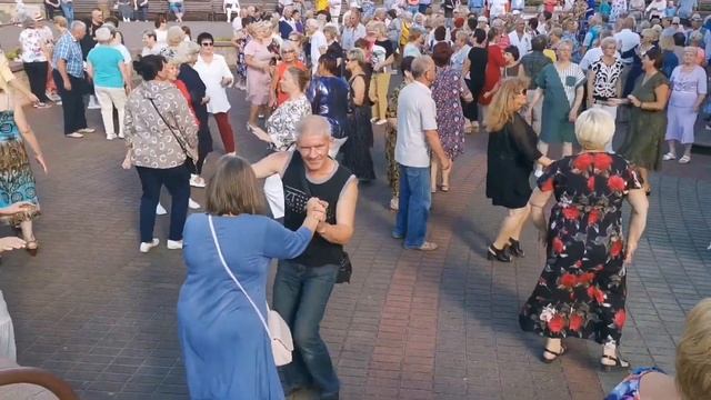На Танцах В Парке, Просто ХОРОШО! смотреть онлайн