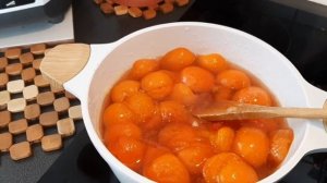 ? Абрикосовое варенье с миндалем.?