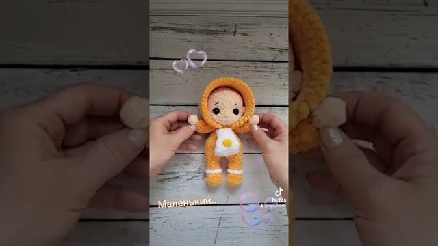маленькая куколка. Игрушка из плюшевой пряжи. смотреть онлайн