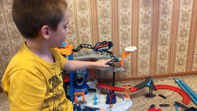 Показывать как собирать большой трек с гориллой