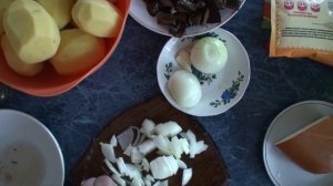 Картошка с мясом и солеными грибами в духовке