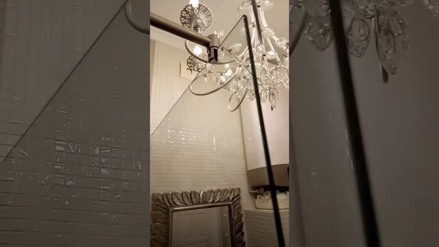 Стеклянная перегородка для душа.