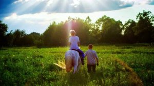 "Коммуны четвертого измерения". О взаимоотношениях людей в мире четвертого измерения.