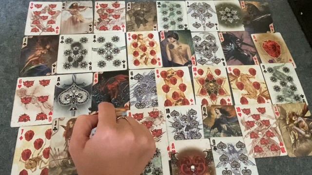 КРЕСТОВАЯ ДАМА. ОКТЯБРЬ смотреть онлайн